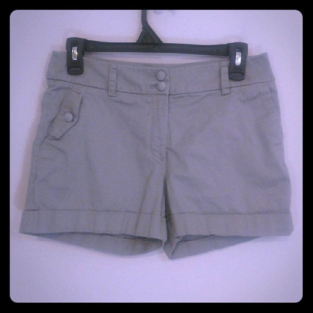 H&M khaki chino shorts size 6